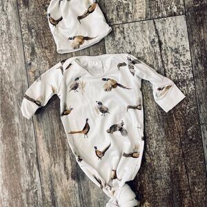 Charming Bird Print Newborn Onsie with Hat
